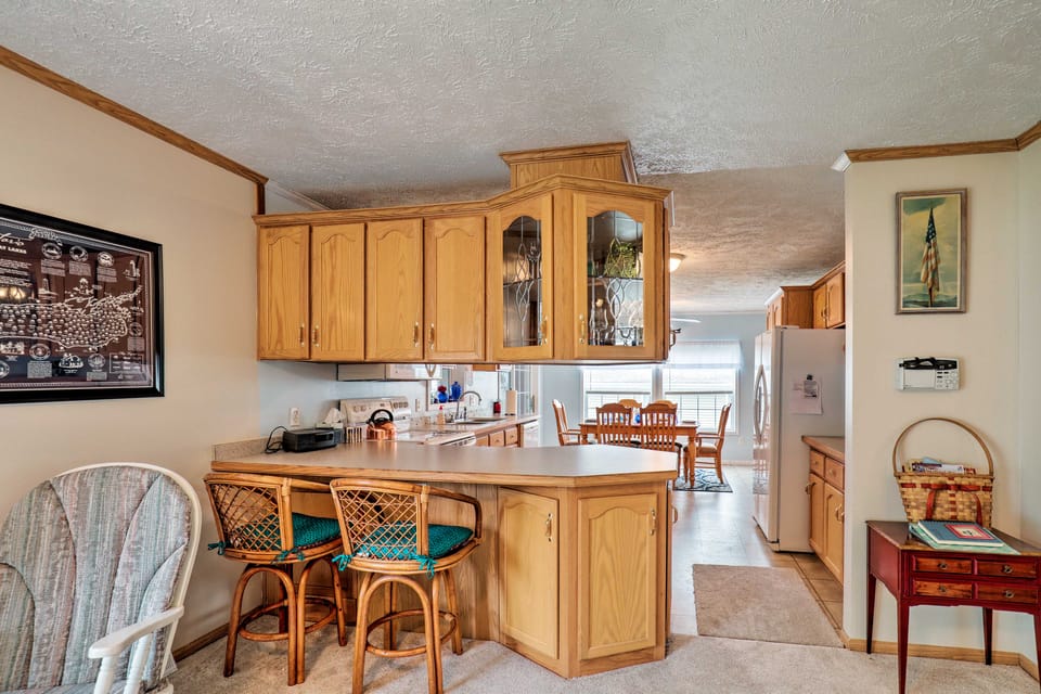 Lyndonville Home w/ Fire Pit, Screened Patio & A/C House in New York
