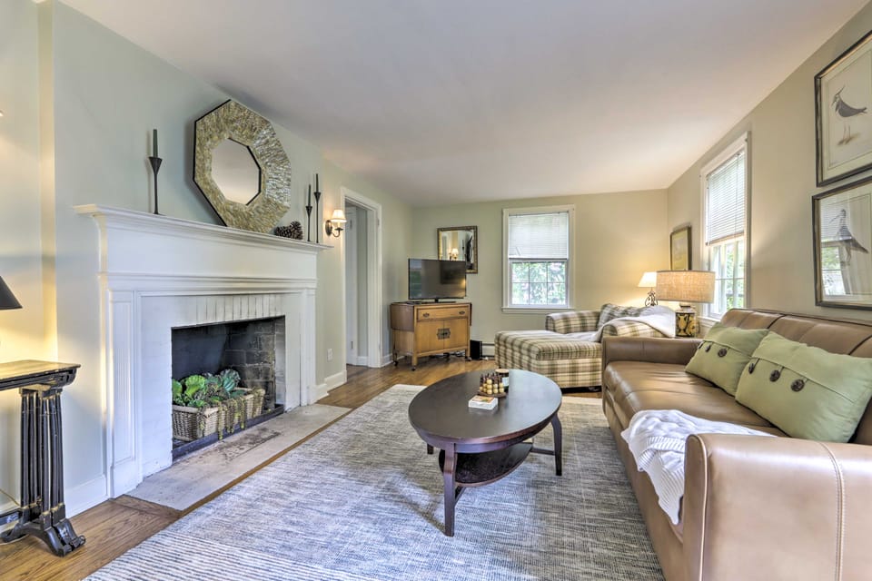 Historic Essex Home w/ Large Yard Near Downtown! House in Connecticut