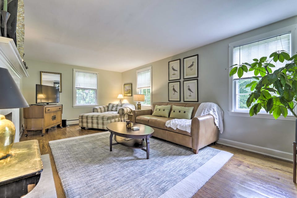 Historic Essex Home w/ Large Yard Near Downtown! House in Connecticut