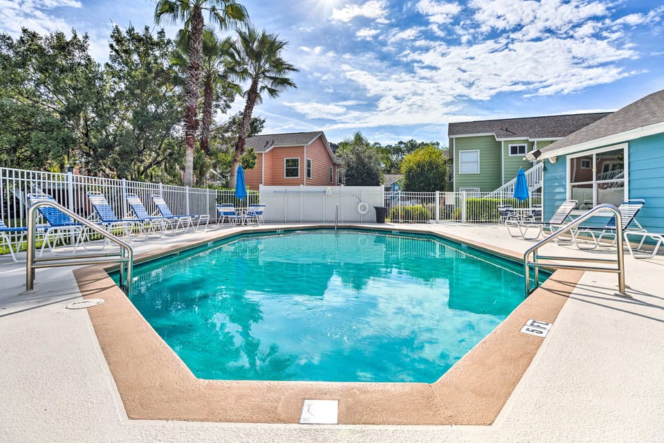 Kissimmee Family Home! Community Pool + Playground Apartment in Four Corners