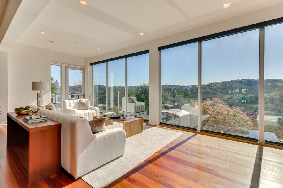 Patio, Pool & Views: Spacious Hill Country Getaway House in Lake Austin