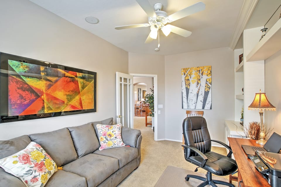 Golf Course View! Group Getaway in Queen Creek House in Queen Creek