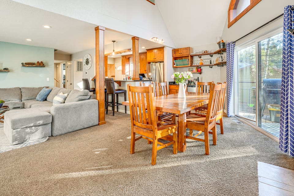 Family Home w/ Hot Tub, 2 Mi to El Dorado Beach! House in South Lake Tahoe