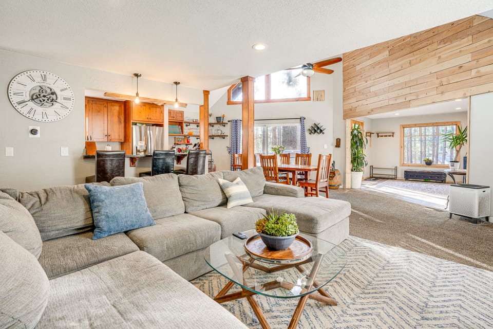 Family Home w/ Hot Tub, 2 Mi to El Dorado Beach! House in South Lake Tahoe