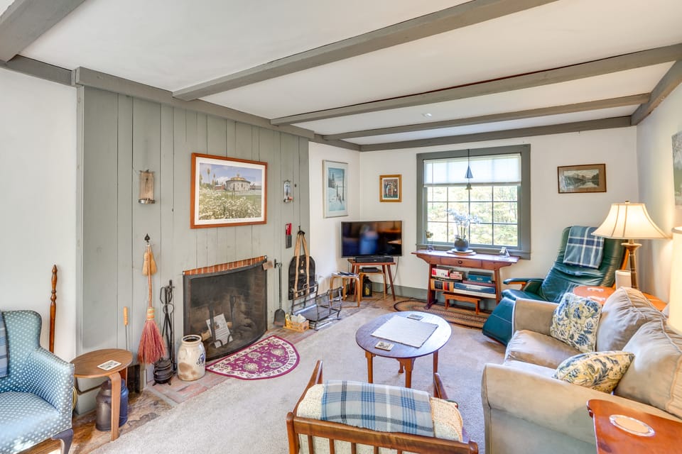 Tranquil 3 BR Stockbridge House w/ Private Deck! House in Stockbridge