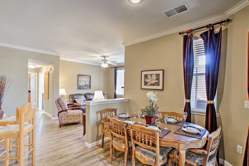 < 1 Mi to Scottsdale Quarter! Resort Condo w/ Pool Apartment in Scottsdale