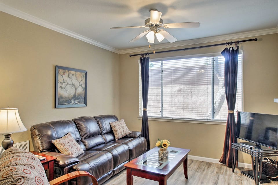 < 1 Mi to Scottsdale Quarter! Resort Condo w/ Pool Apartment in Scottsdale