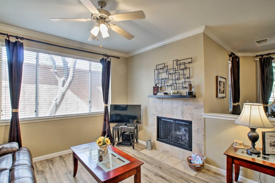 < 1 Mi to Scottsdale Quarter! Resort Condo w/ Pool Apartment in Scottsdale