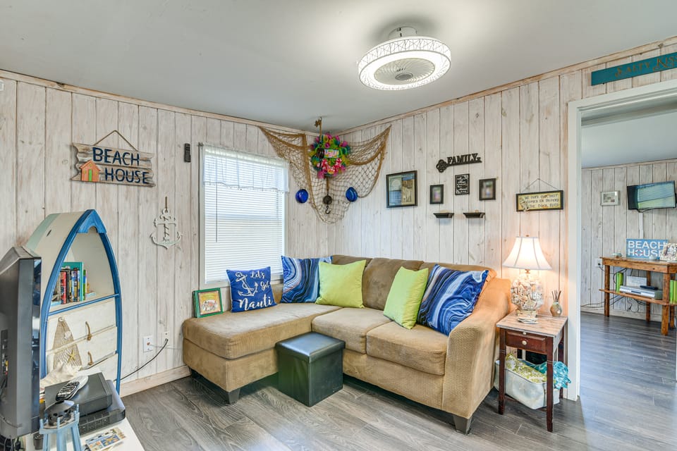 1 Mi to Surfside Beach: BBQ-Ready Home in Freeport House in Surfside Beach