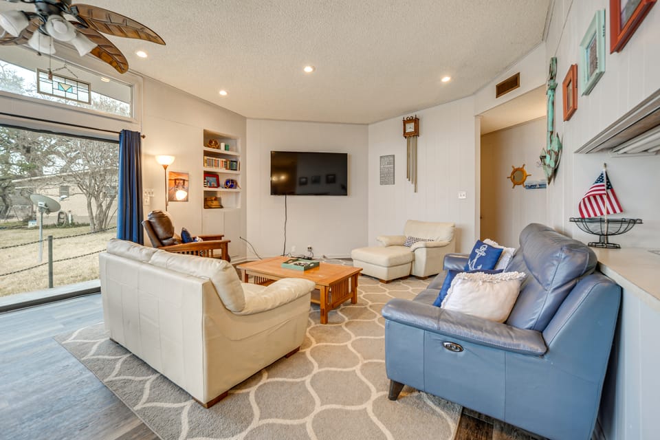 Rustic Lake Buchanan Hideaway w/ Game Room & Grill House in Lake Buchanan