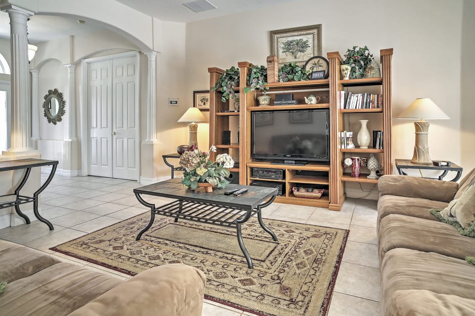 4 Mi to Disney: Kissimmee Group Getaway Villa in Four Corners