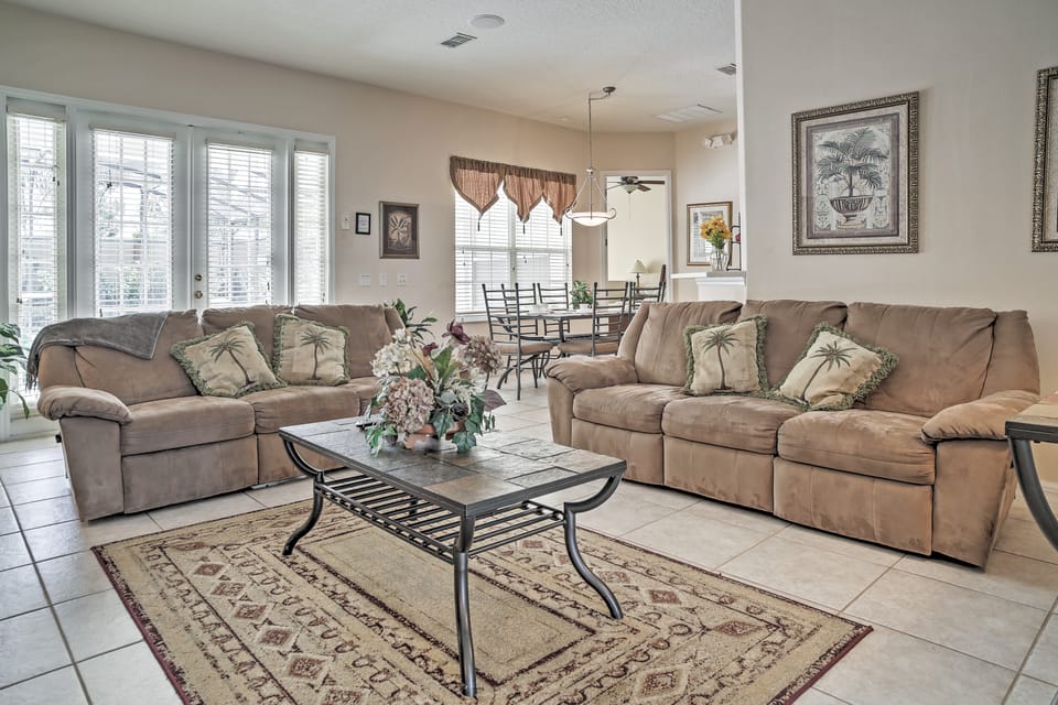 4 Mi to Disney: Kissimmee Group Getaway Villa in Four Corners