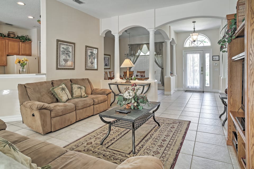 4 Mi to Disney: Kissimmee Group Getaway Villa in Four Corners