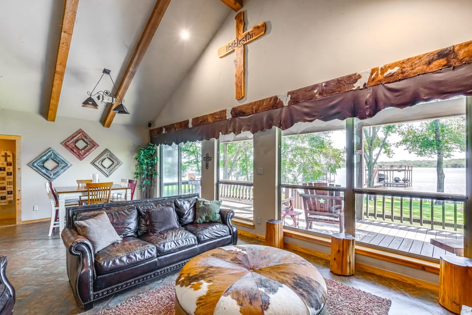 Views & Private Dock: Lakefront Eustace House! House in Cedar Creek Reservoir