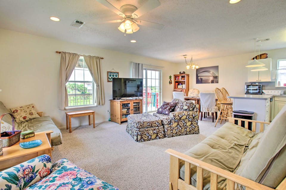< 1 Mi to Beach! Waterfront Galveston Bay Retreat House in Galveston Island
