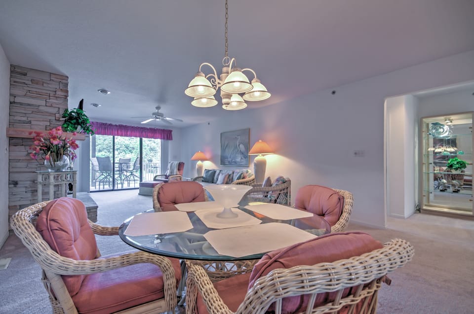 Tranquil Osage Beach Condo w/ Waterfront Decks! Apartment in Osage Beach