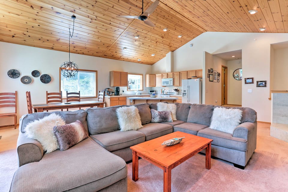 Forest Views & Beach Access: Family Truckee Gem House in Truckee
