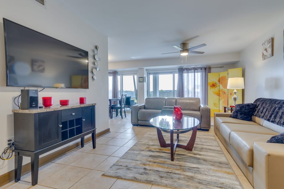 Pensacola Beach Condo w/ Patio & Access to Beach! Apartment in Pensacola Beach