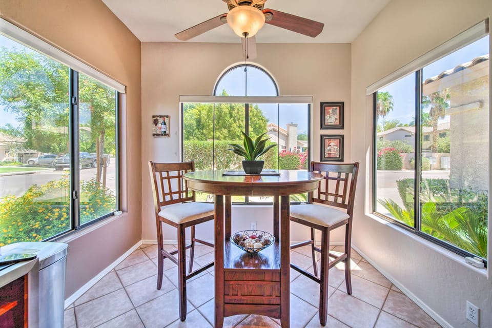 Hot Tub Relaxation & Golfing: Bright Chandler Home House in Chandler