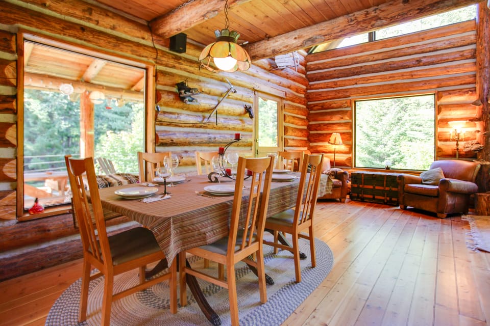 Cozy Easton Cabin w/ Wenatchee Nat'l Forest Views! House in Easton