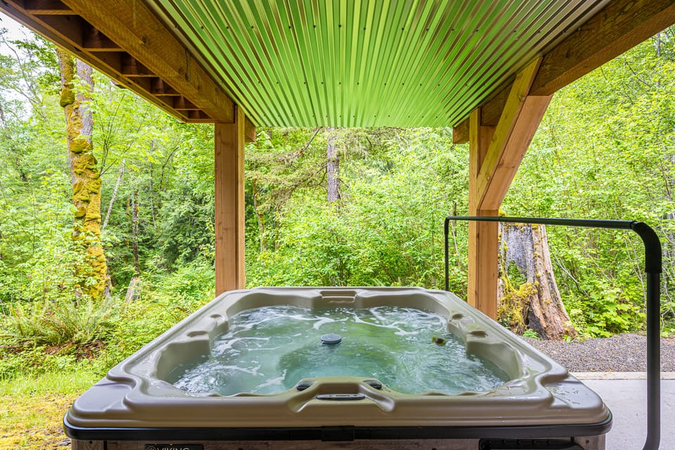 Olympic Nat’l Park Base: Luxe Port Angeles Cabin House in Washington