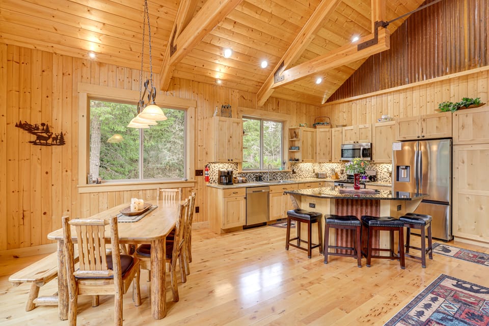 'Right Arm Ranch' Luxe Port Angeles Family Cabin! House in Washington