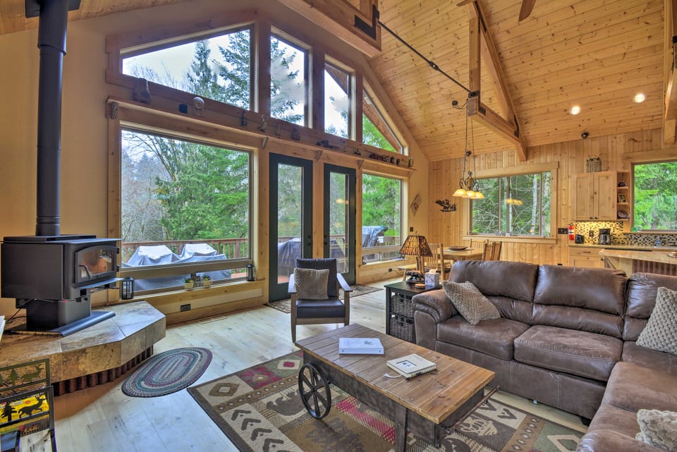 'Right Arm Ranch' Luxe Port Angeles Family Cabin! House in Washington