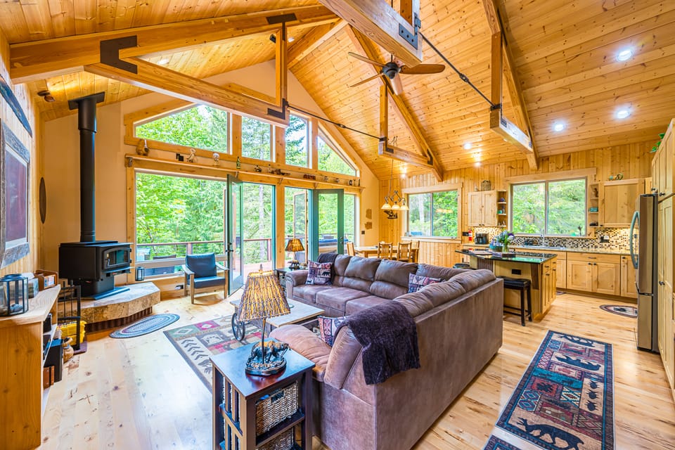 Olympic Nat’l Park Base: Luxe Port Angeles Cabin House in Washington