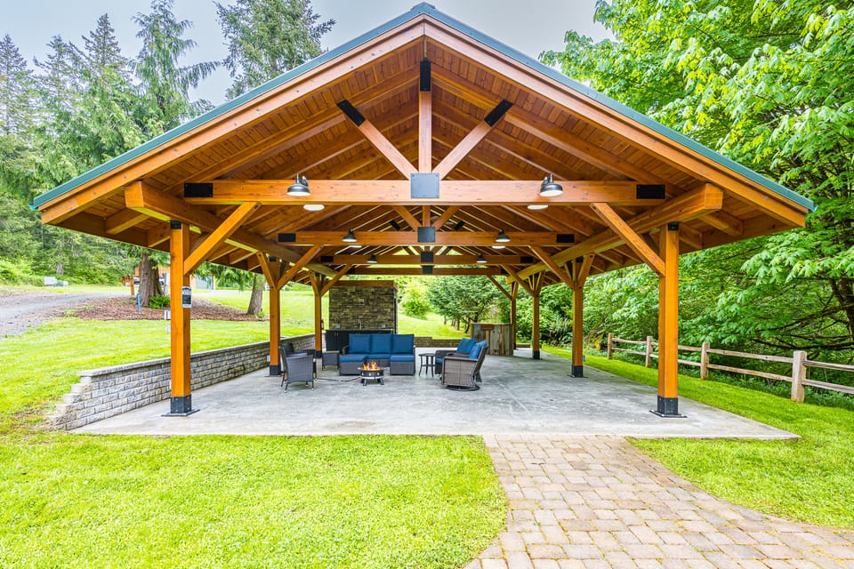 Olympic Nat’l Park Base: Luxe Port Angeles Cabin House in Washington