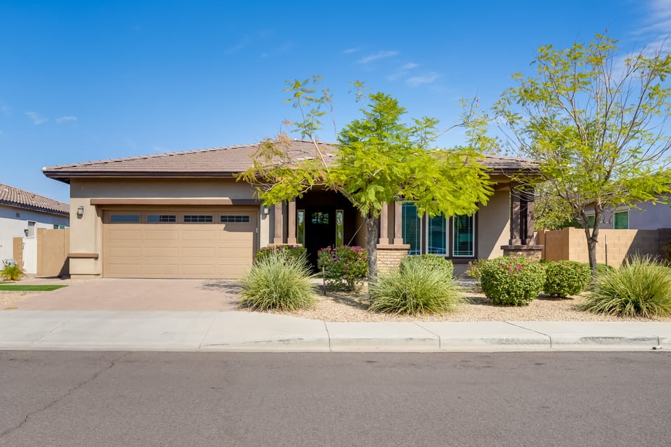 6 Mi to Luke AFB: Oasis w/ Private Pool House in Litchfield Park