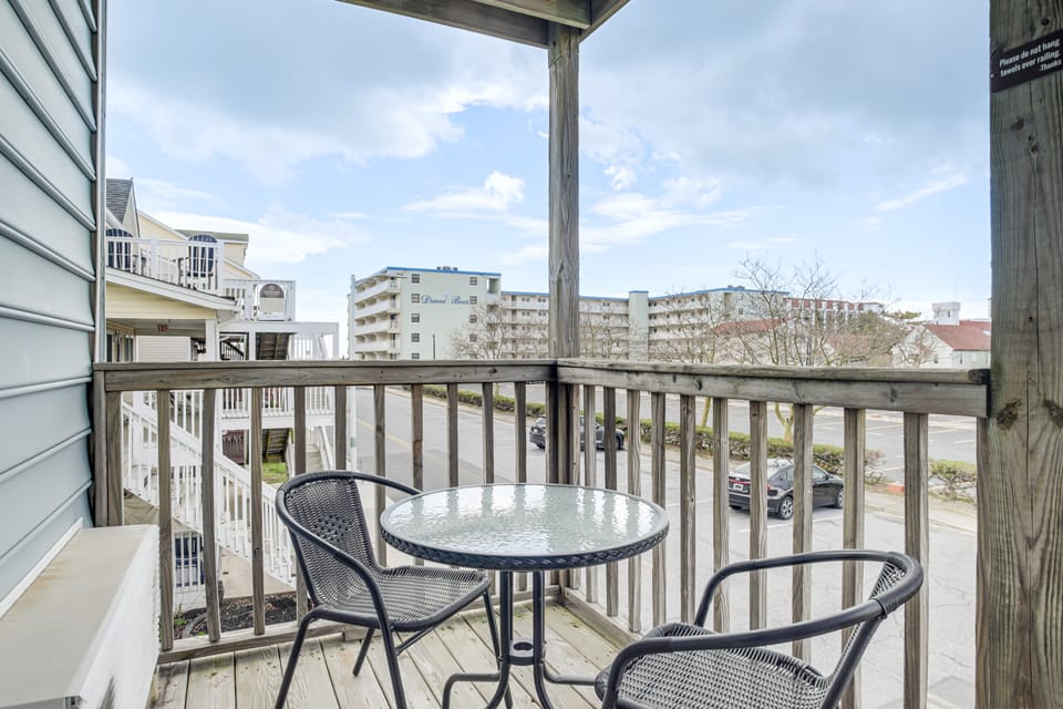 Steps to Boardwalk! Couples Retreat in Ocean City Apartment in Ocean City