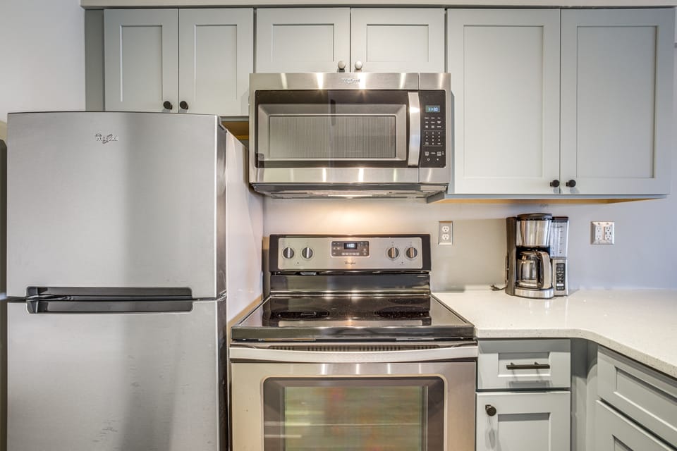 Steps to Boardwalk! Couples Retreat in Ocean City Apartment in Ocean City
