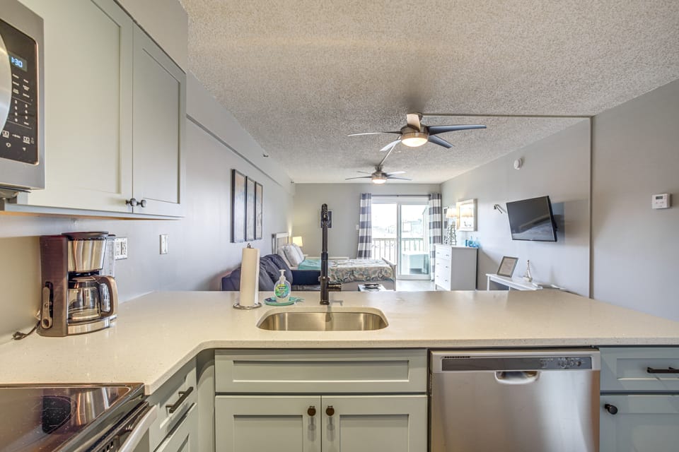 Steps to Boardwalk! Couples Retreat in Ocean City Apartment in Ocean City