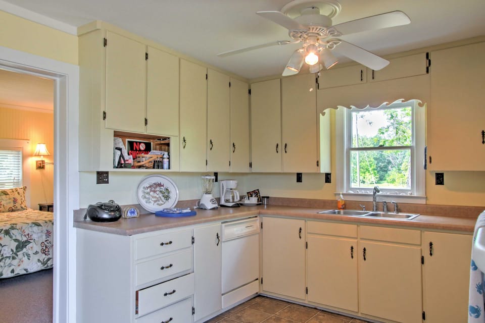 Secluded & Quiet Coastal Home: 1 Mile to Boat Ramp House in North Carolina