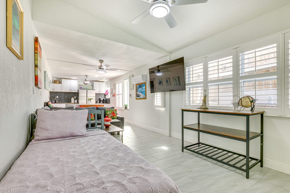 'Driftwood Beach Suite' - Walk to Clearwater Bch House in Clearwater Beach