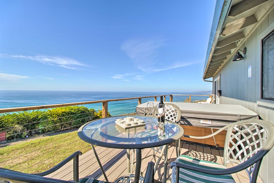 Spectacular Ocean View Retreat w/ Hot Tub House in Mendocino County