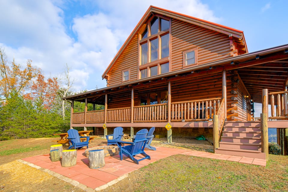 Hot Tub + Games! Mtn-View Cabin Near Pigeon Forge House in Sevier County
