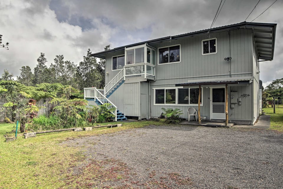 Tropical Volcano Bungalow < 4 Mi to Nat'l Park! House in Volcano