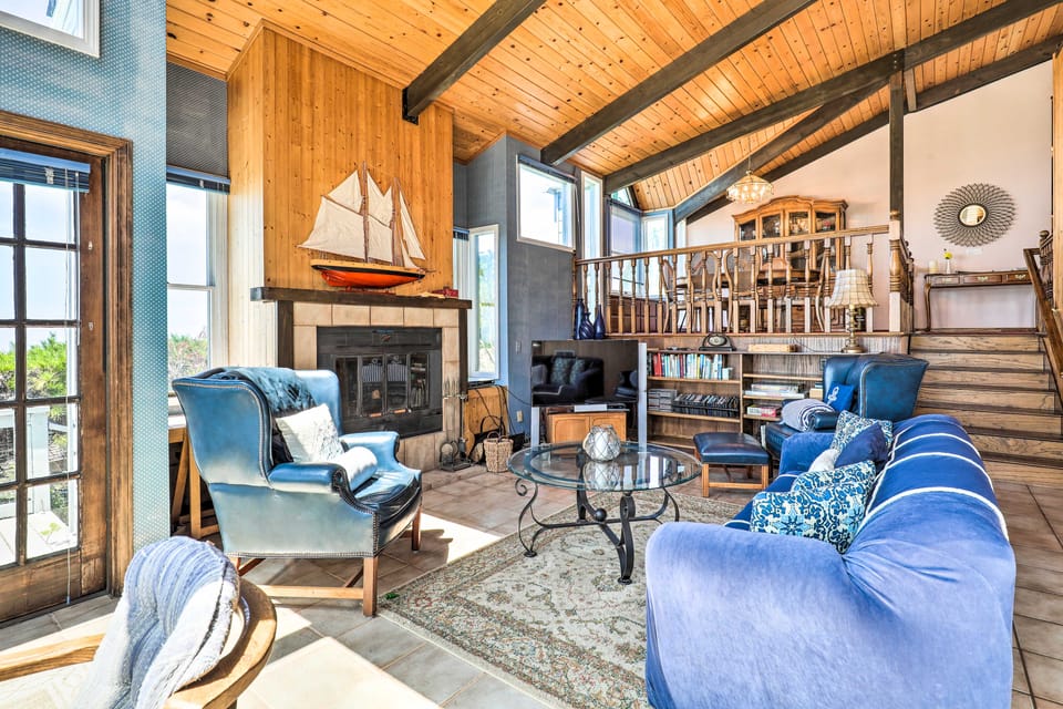 Oceanfront Irish Beach 'Sea Haven' Home w/ Hot Tub House in Mendocino County