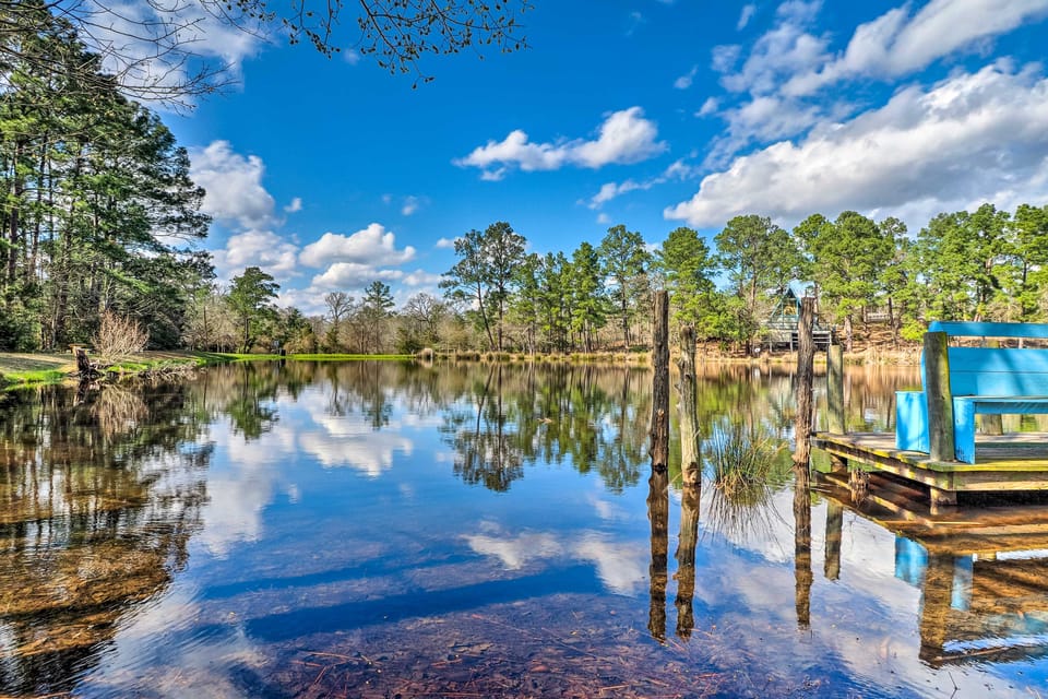 Lodge on Lake Siesta: Spacious La Grange Retreat! House in Texas