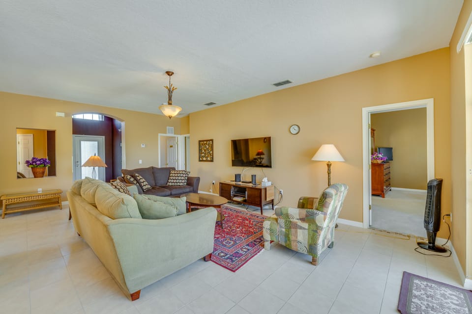 Lake-View Escape w/ Lanai in Kissimmee! House in Poinciana
