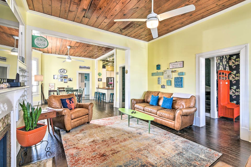 Walk to Beach! Group-Friendly Galveston Hideaway House in Galveston Island