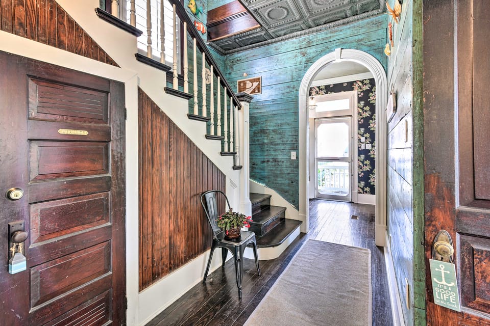 Walk to Beach! Group-Friendly Galveston Hideaway House in Galveston Island