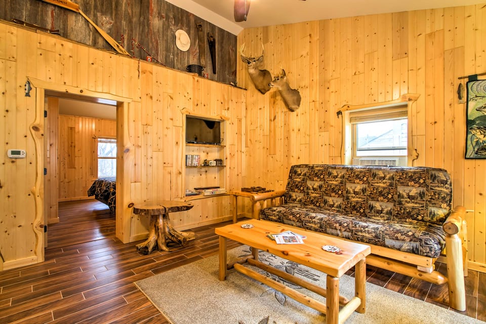 Cabin Near River - Treehouse Masters Stayed Here! House in Iowa