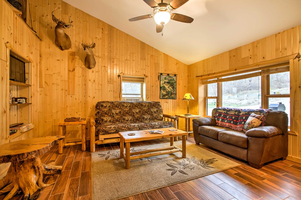 Cabin Near River - Treehouse Masters Stayed Here! House in Iowa