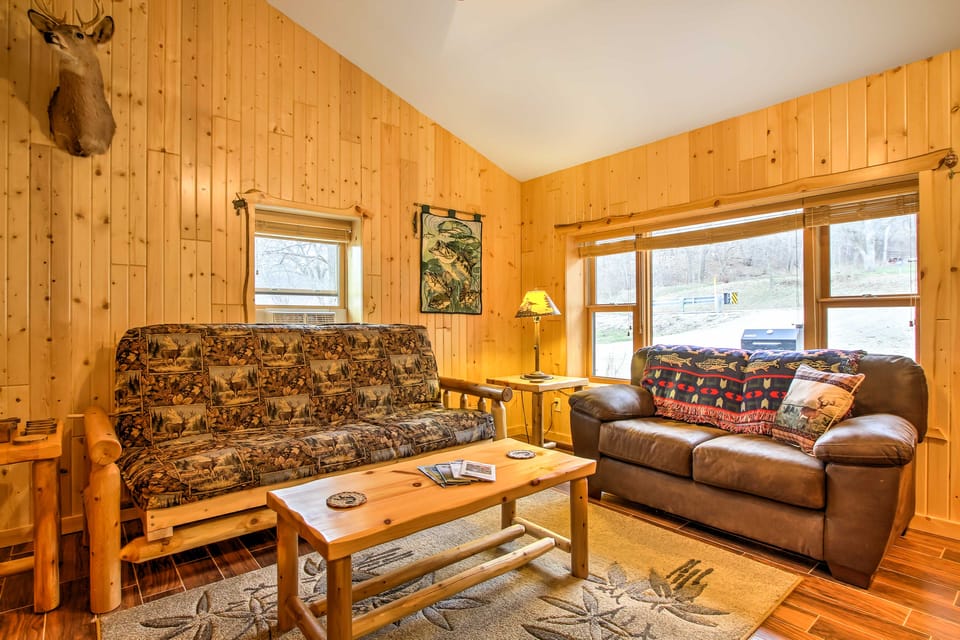 Cabin Near River - Treehouse Masters Stayed Here! House in Iowa