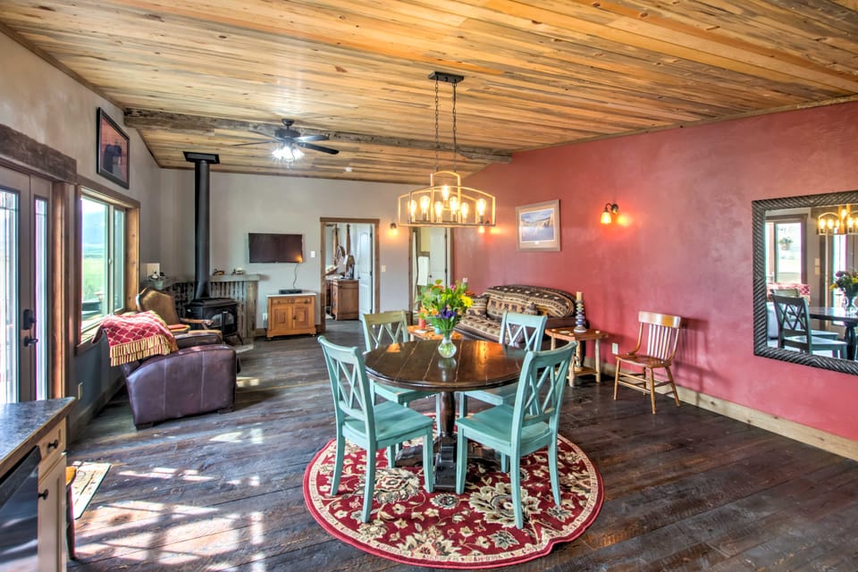 Lovely Livingston Loft w/ Mountain & River Views! Apartment in Pray