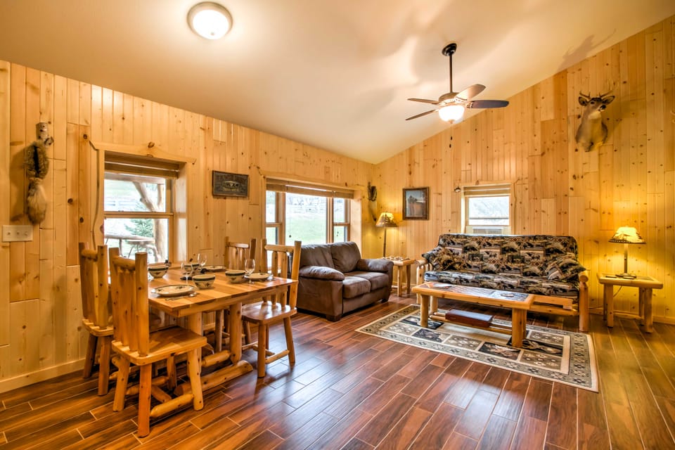 Cabin by the River: Visited by Treehouse Masters! House in Iowa