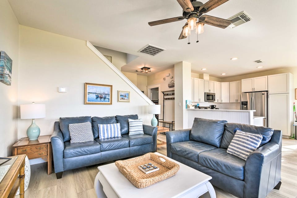 Steps to Ocean! Breezy Galveston House w/ 2 Decks House in Galveston Island