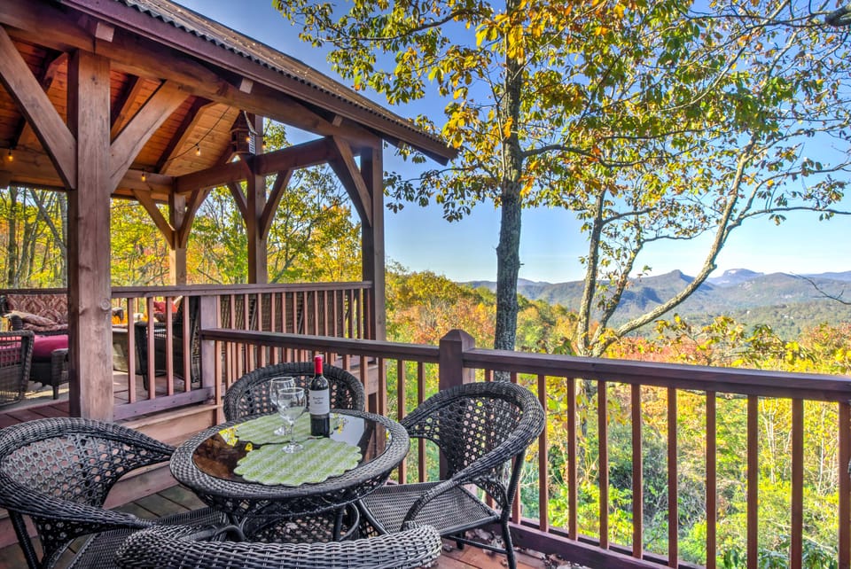 Hike, Ski & Explore! Mtn-View Cabin in Sapphire House in Tennessee